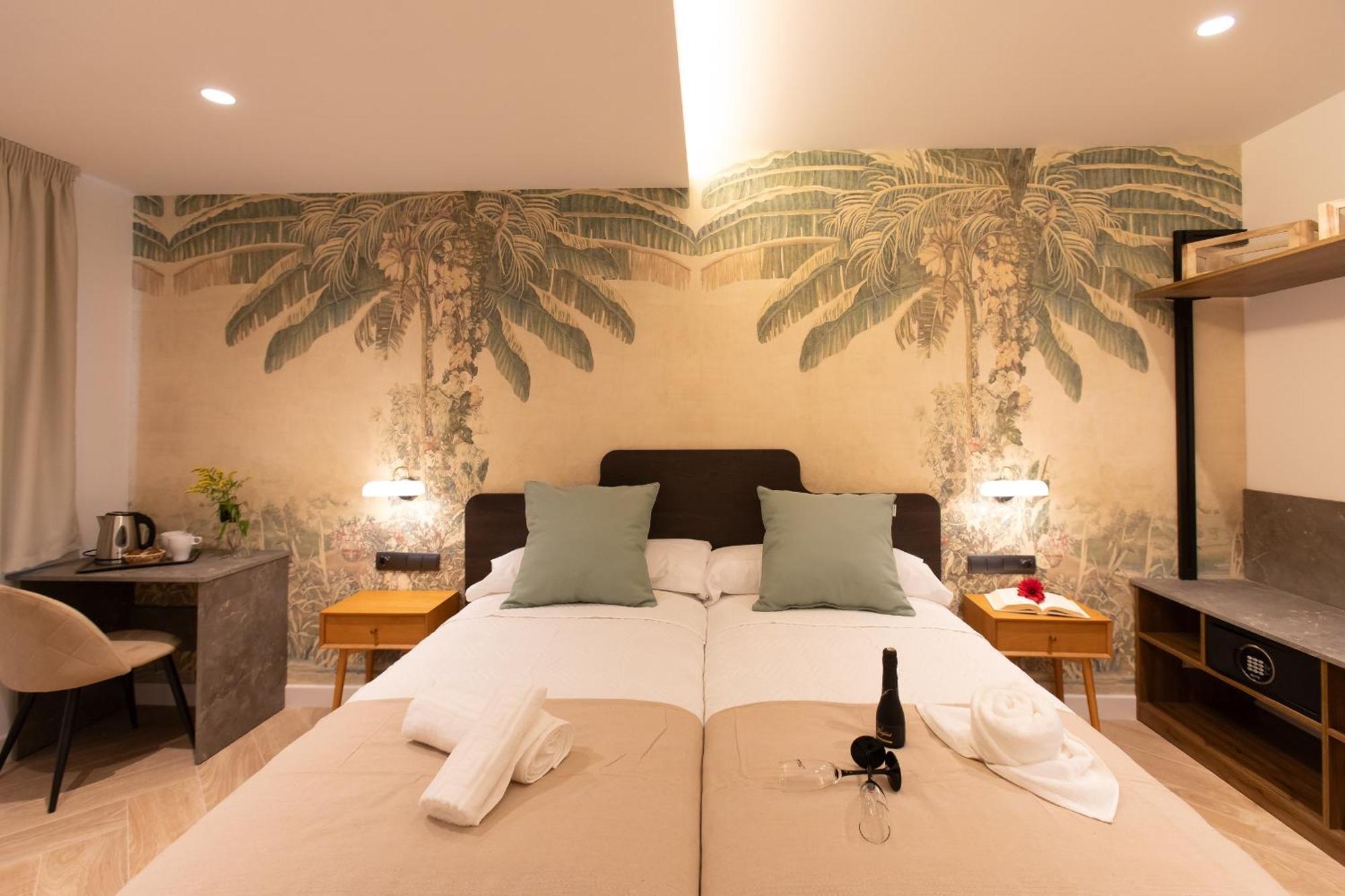 Boutique Rooms Playa Burriana Nerja Exterior photo