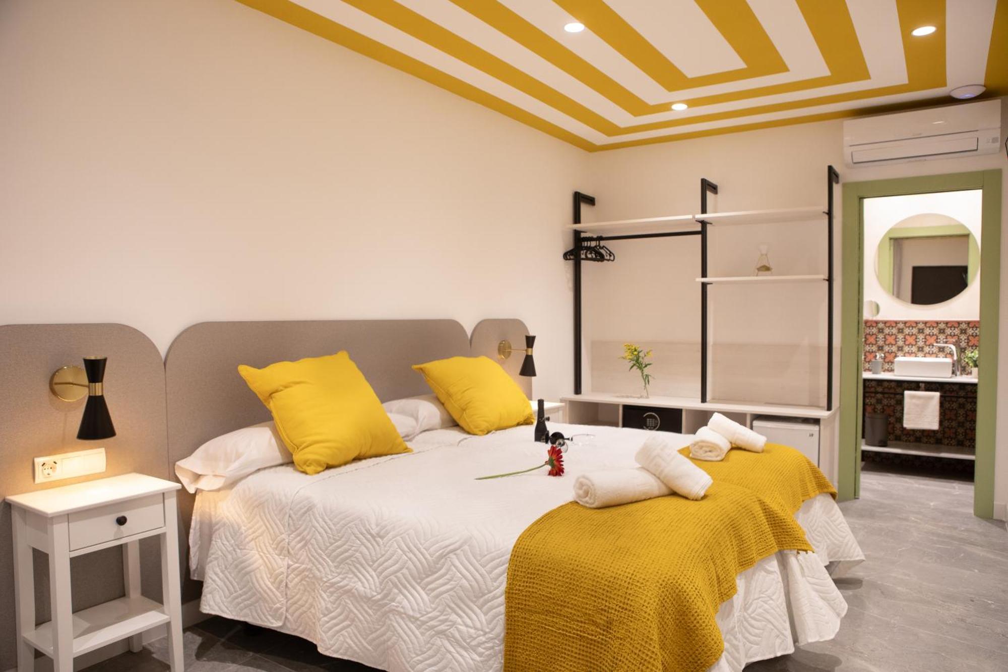 Boutique Rooms Playa Burriana Nerja Exterior photo