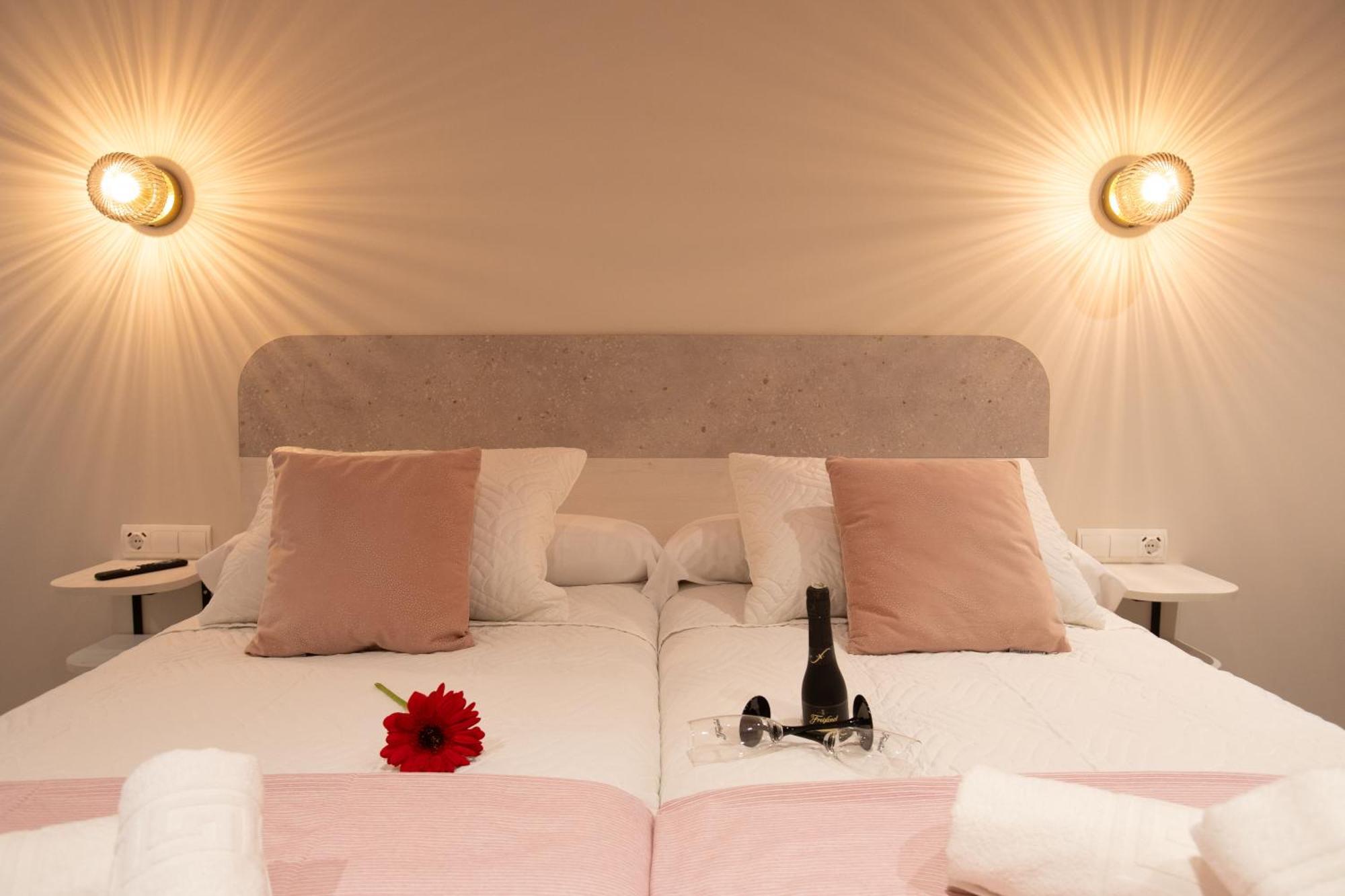 Boutique Rooms Playa Burriana Nerja Exterior photo